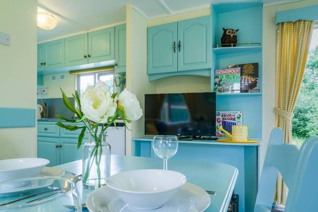 Wind In The Willows: Sleeps 4, Kitchen, Bathroom, Lounge, Wifi Napton on The Hill 外观 照片
