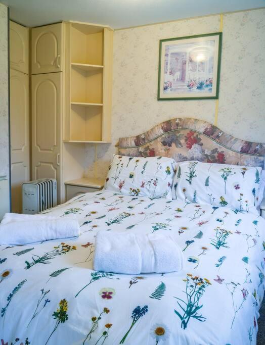 Wind In The Willows: Sleeps 4, Kitchen, Bathroom, Lounge, Wifi Napton on The Hill 外观 照片