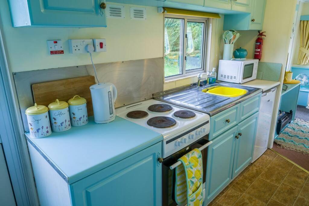 Wind In The Willows: Sleeps 4, Kitchen, Bathroom, Lounge, Wifi Napton on The Hill 外观 照片