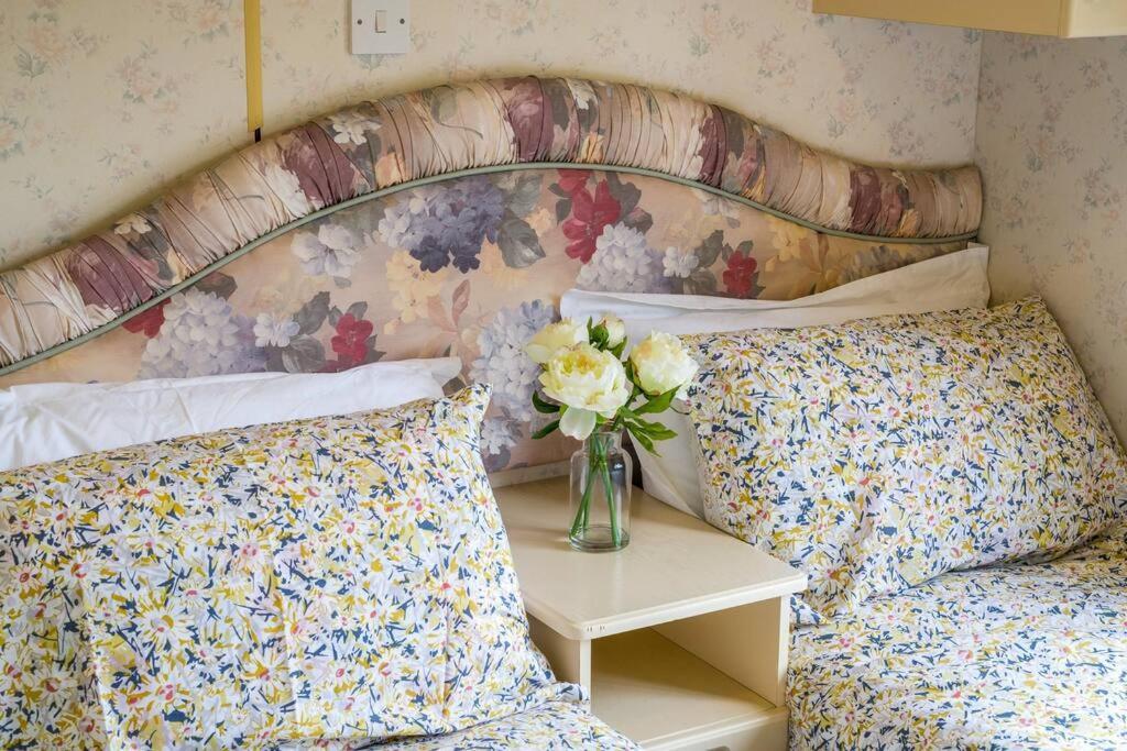Wind In The Willows: Sleeps 4, Kitchen, Bathroom, Lounge, Wifi Napton on The Hill 外观 照片