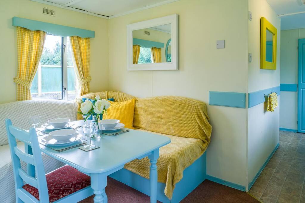 Wind In The Willows: Sleeps 4, Kitchen, Bathroom, Lounge, Wifi Napton on The Hill 外观 照片